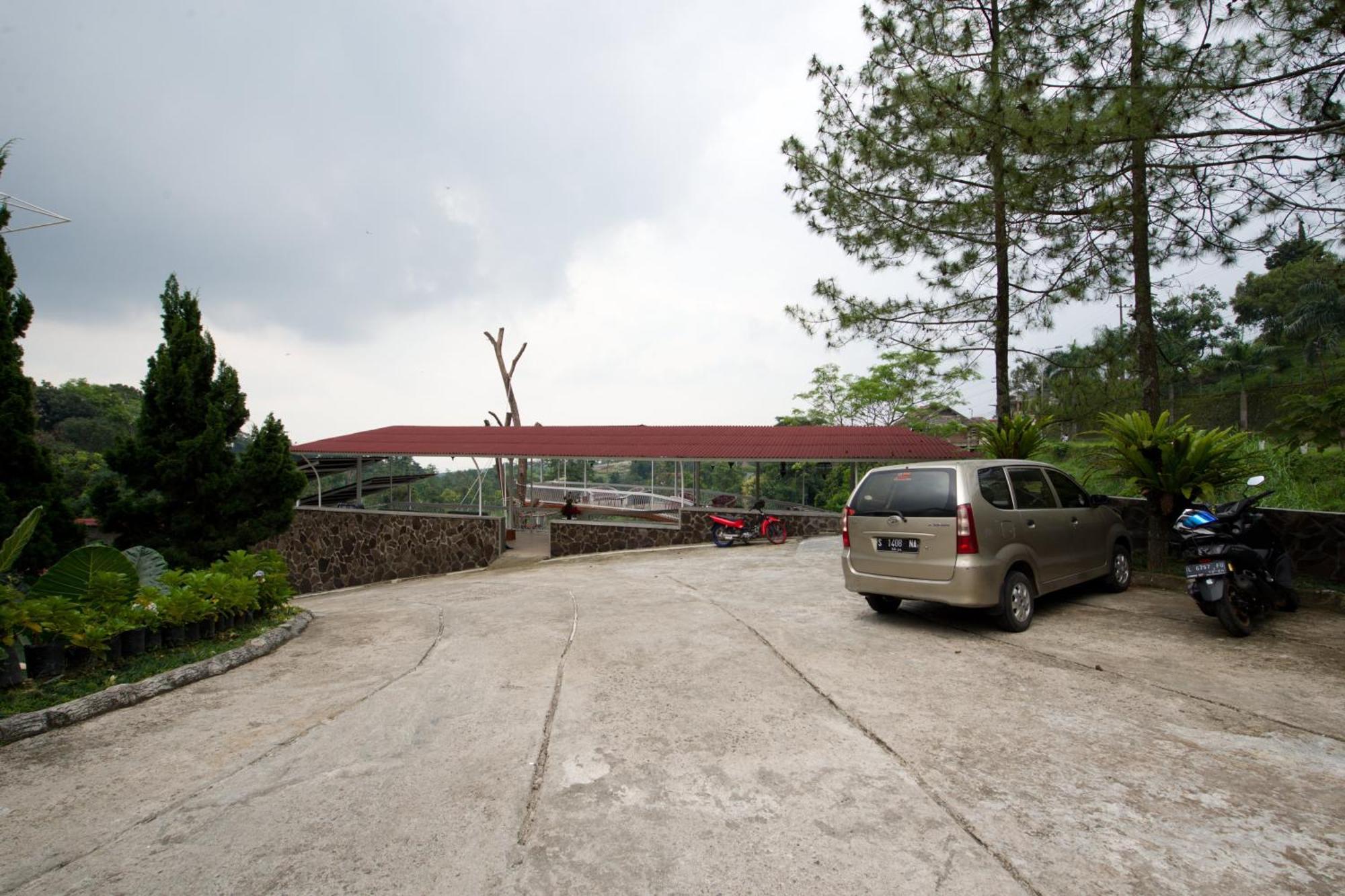Capital O 3359 Pondok Wisata Jaden Trawas Mojokerto Exterior photo